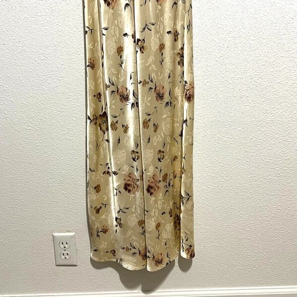 1990s Classic Silky Floral Brocade Sleeveless Dress-Back Button Key Hole Closure - Picture 8 of 13